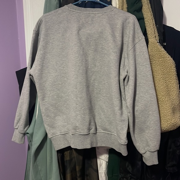 Tommy Jean’s Grey Crew Neck Sweater - Picture 2 of 4
